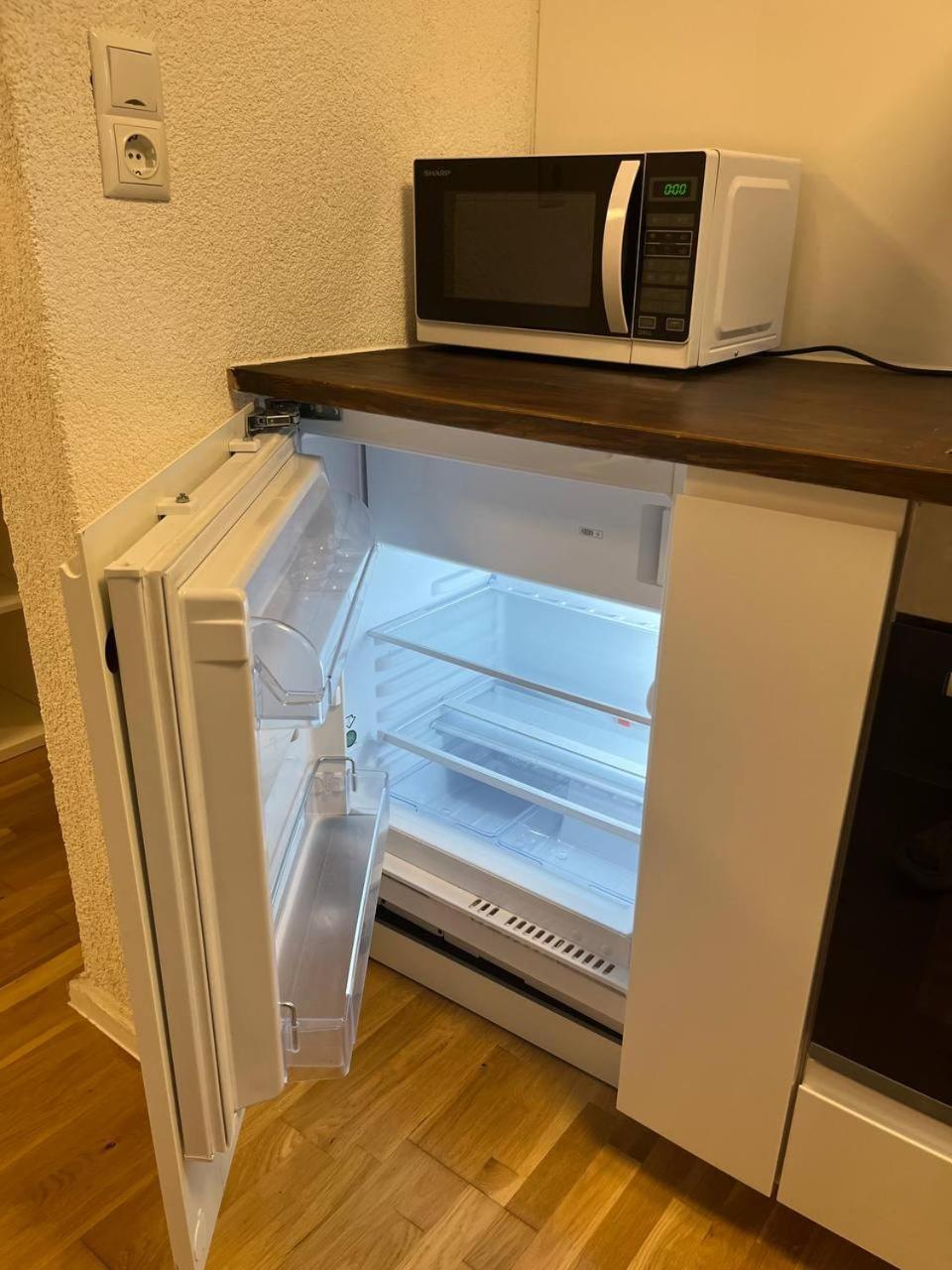Modernes Studio Mit Separater Kueche 로이틀링겐 외부 사진